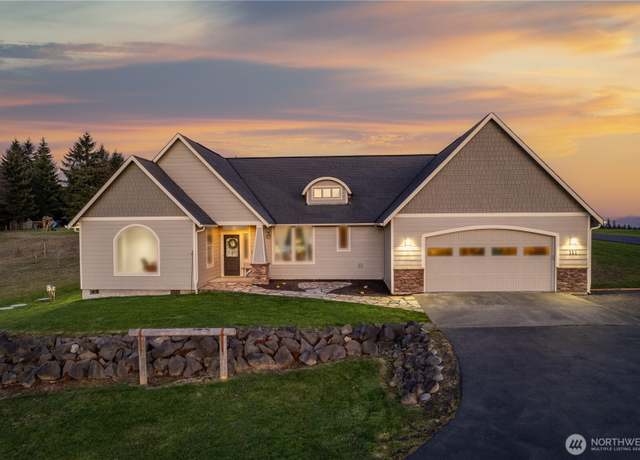 Property at 111 Breezeway Dr, Longview, WA 98632, 3 beds, 3.5 baths