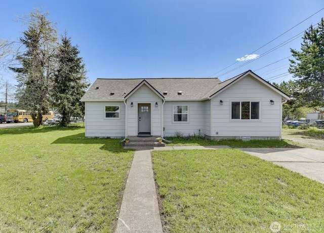 Property at 223 E J St, Shelton, WA 98584, 3 beds, 2 baths