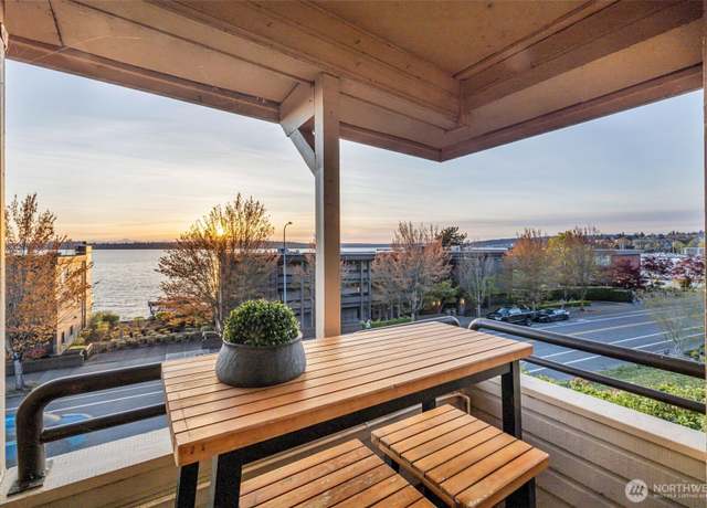 Property at 818 Lake St S #818, Kirkland, WA 98033, 3 beds, 2 baths