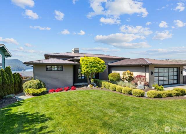 Property at 1808 Highland Dr, Anacortes, WA 98221, 3 beds, 2.5 baths