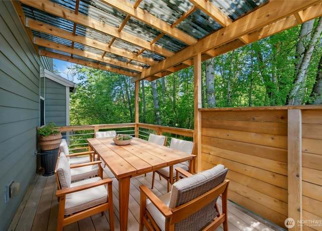 Property at 18910 SE 41st Dr, Vancouver, WA 98683, 4 beds, 2.5 baths