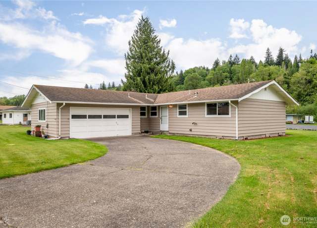 Property at 100 Garden St, Kelso, WA 98626, 3 beds, 1.5 baths
