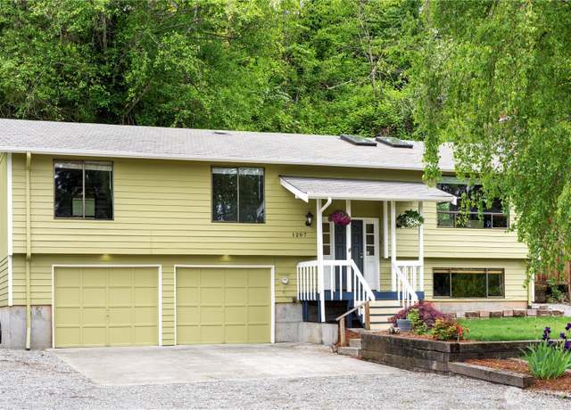 Property at 1207 22nd St SE, Puyallup, WA 98372, 3 beds, 3 baths
