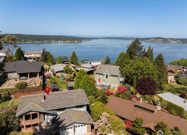Property at 3730 Palisades Pl W, University Place, WA 98466, 3 beds, 2.5 baths