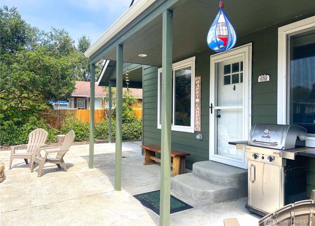 Property at 312 Mast Ave NW, Ocean Shores, WA 98569, 2 beds, 2 baths