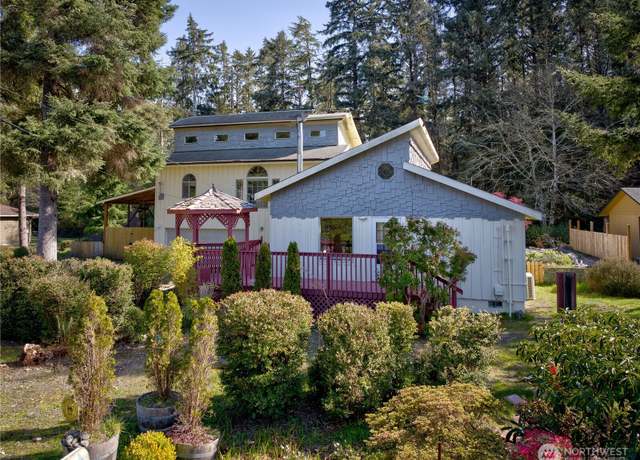 Property at 1808 194th St, Long Beach, WA 98631, 3 beds, 2 baths