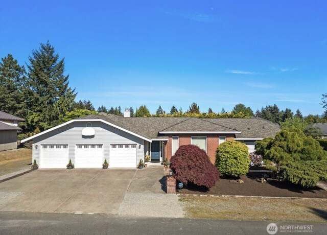 Property at 23636 126th Ave SE, Kent, WA 98031, 3 beds, 2.5 baths