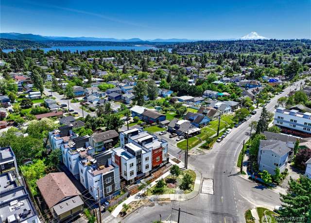 Property at 4304 S Holden St, Seattle, WA 98118, 2 beds, 1.5 baths