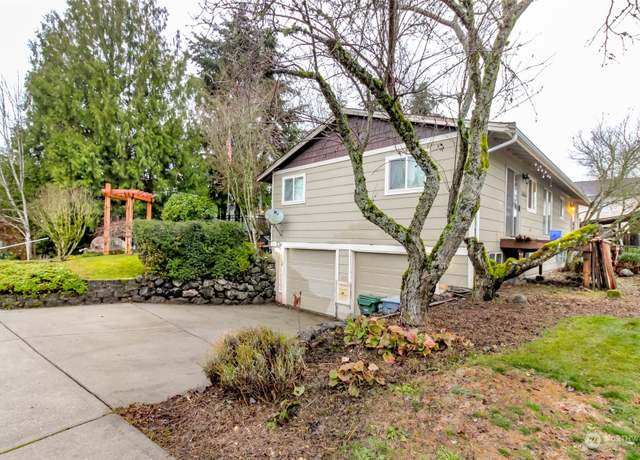 Property at 6211 120th Street Ct E, Puyallup, WA 98373, 3 beds, 2.5 baths