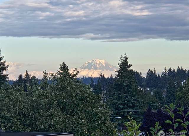 Property at 2915 17th St, Bremerton, WA 98312, 4 beds, 2 baths