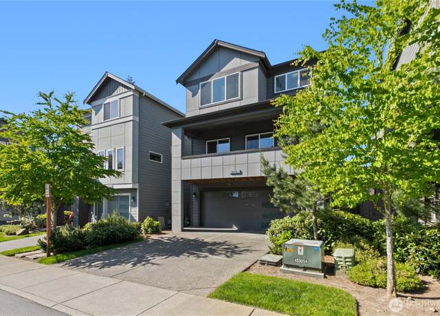 Property at 2016 131st St SW, Everett, WA 98204, 3 beds, 2.5 baths