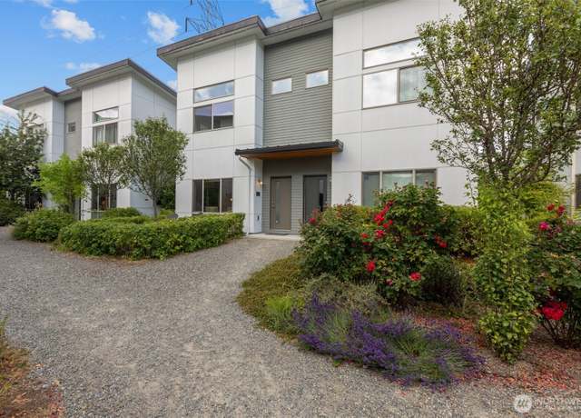 Property at 4264 S Greenbelt Station Dr, Seattle, WA 98118, 2 beds, 1.5 baths