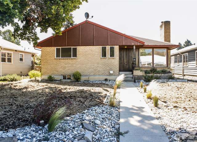 Property at 721 Yakima St, Wenatchee, WA 98801, 4 beds, 2 baths