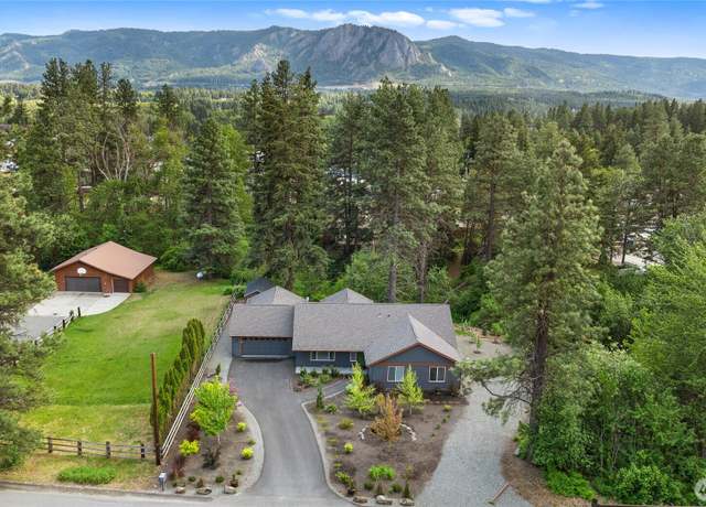 Property at 413 W Sixth St, Cle Elum, WA 98922, 4 beds, 2 baths