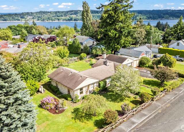 Property at 1936 Nipsic Ave, Bremerton, WA 98310, 3 beds, 1.5 baths