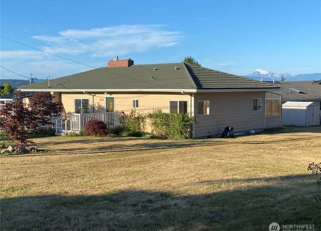 Property at 3105 K Ave, Anacortes, WA 98221, 3 beds, 1.5 baths