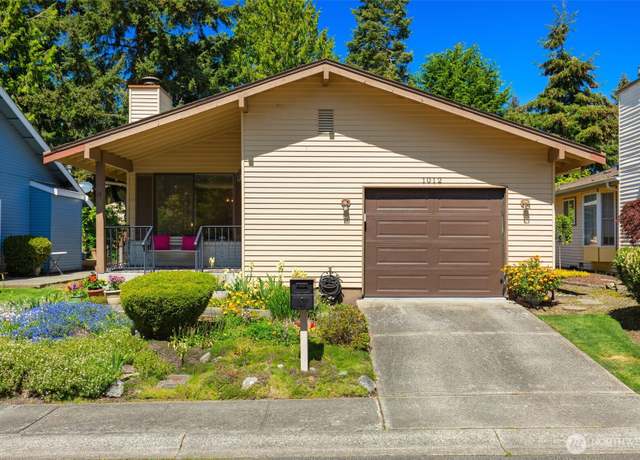 Property at 1012 S 246th Pl, Des Moines, WA 98198, 2 beds, 2 baths