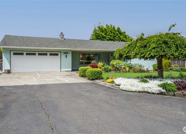 Property at 1305 Greenwood Ln, Centralia, WA 98531, 3 beds, 2 baths
