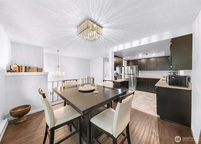 Property at 1211 N 8th St #2, Mount Vernon, WA 98273, 3 beds, 1.5 baths