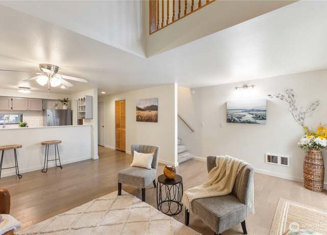 Property at 21634 14th Ave S Unit C-4, Des Moines, WA 98198, 2 beds, 1.5 baths