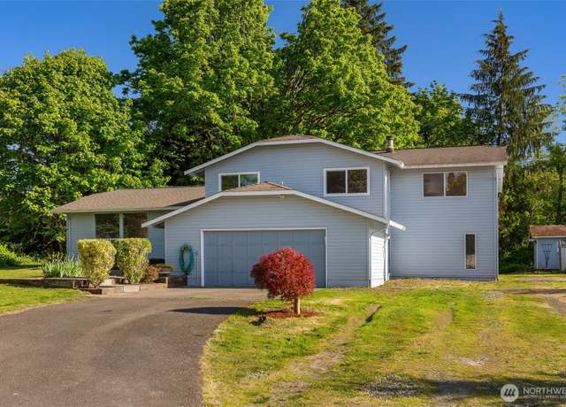 Property at 1851 SW 304th St, Federal Way, WA 98023, 5 beds, 2.5 baths