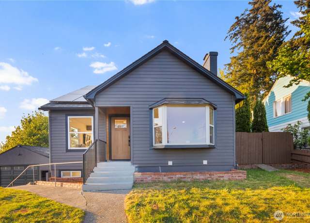 Property at 3202 11th St, Bremerton, WA 98312, 4 beds, 3.5 baths