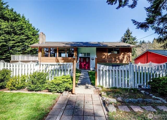 Property at 1511 W 16th St, Port Angeles, WA 98363, 4 beds, 2.5 baths