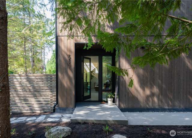 Property at 580 Park Ave NE, Bainbridge Island, WA 98110, 4 beds, 3.5 baths