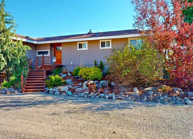 Property at 725 Okoma Dr, Omak, WA 98841, 3 beds, 2 baths
