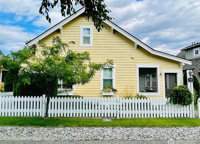 Property at 106 Flip Flop Ln, Oroville, WA 98844, 3 beds, 3 baths