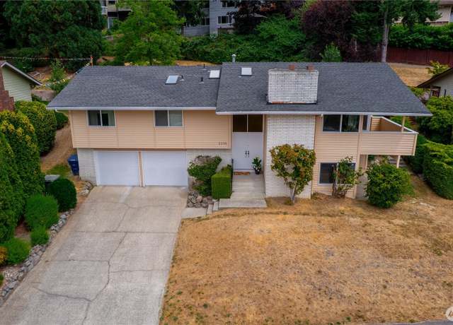 Property at 2230 137th Pl SE, Bellevue, WA 98005, 3 beds, 3 baths