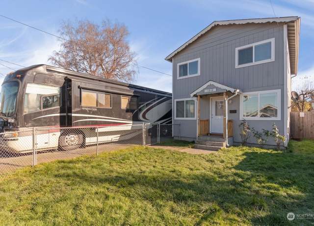 Property at 1212 S 7th Ave, Kelso, WA 98626, 4 beds, 2 baths