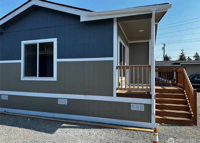 Property at 10302 LAKEVIEW Ave SW #3, Lakewood, WA 98499, 3 beds, 2 baths