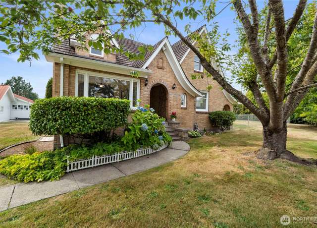 Property at 46919 244th Ave SE, Enumclaw, WA 98022, 3 beds, 2.5 baths