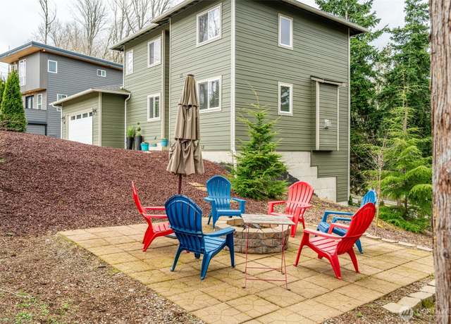 Property at 514 Fielding Ct, Bellingham, WA 98229, 5 beds, 3.5 baths
