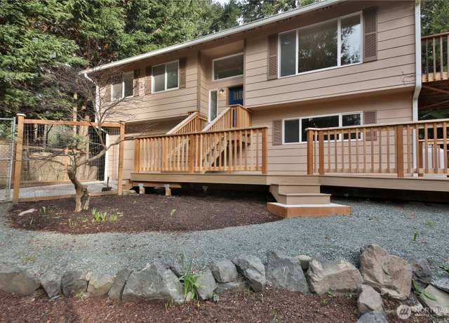 Property at 3636 Gamble St, Clinton, WA 98236, 2 beds, 2.5 baths