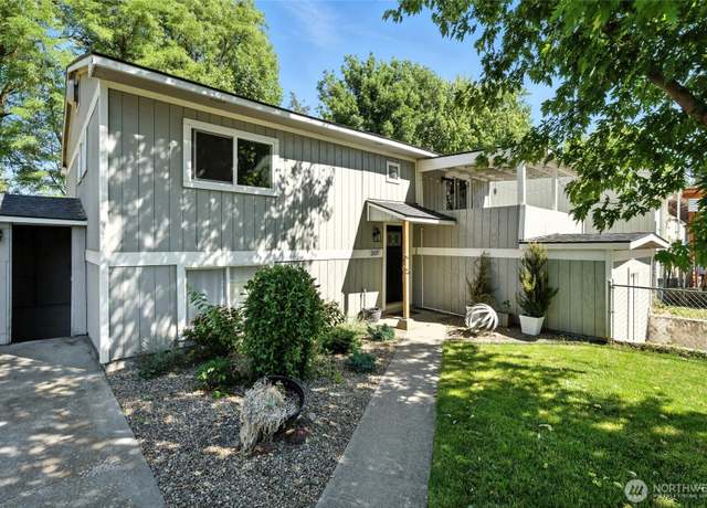 Property at 207 Harmon St, Waitsburg, WA 99361, 5 beds, 2.5 baths