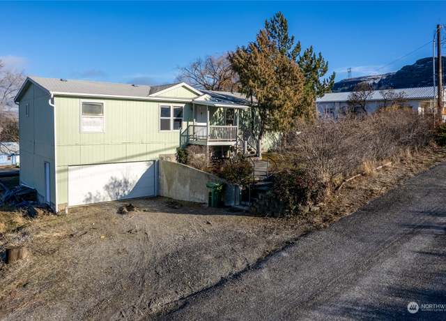 Property at 126 Lincoln Ave, Electric City, WA 99123, 3 beds, 3 baths