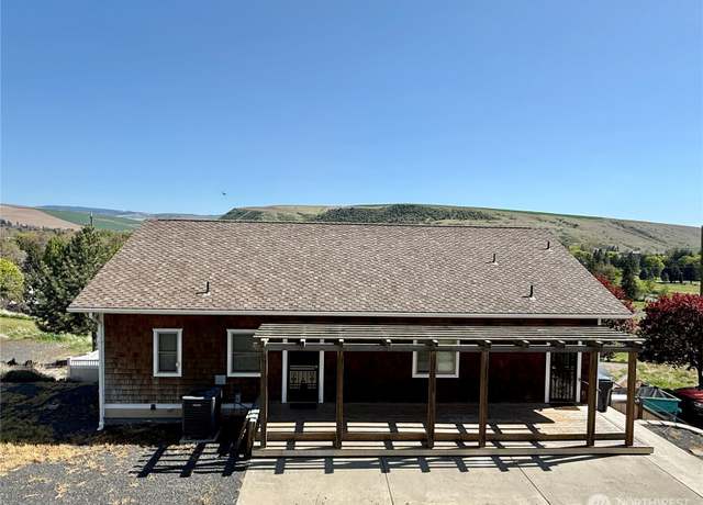 Property at 800 N Willow St, Dayton, WA 99328, 3 beds, 2.5 baths