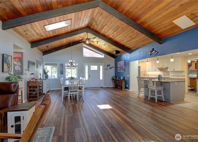 Property at 793 Starwana Ct, Oak Harbor, WA 98277, 3 beds, 3 baths