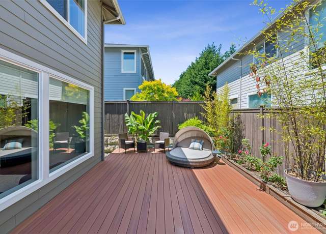 Property at 12914 SE 213th, Kent, WA 98031, 4 beds, 2.5 baths