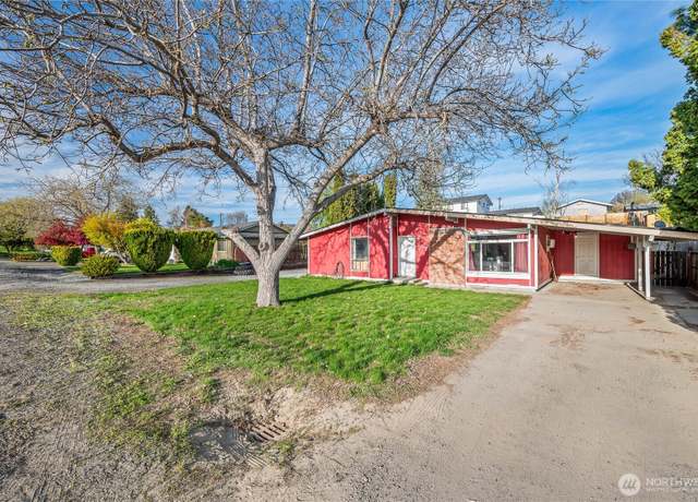 Property at 207 S Houston Ave, East Wenatchee, WA 98802, 3 beds, 1 bath