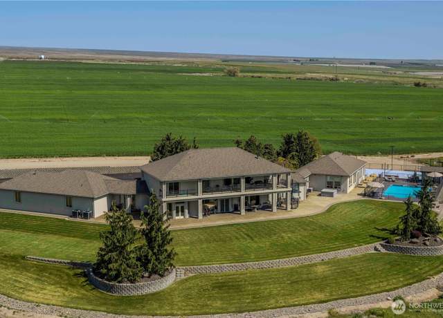Property at 1050 Lewandowski Rd, Sunnyside, WA 98944, 4 beds, 4.5 baths