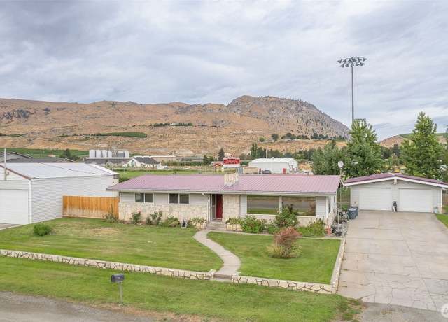 Property at 910 Sunset Dr, Brewster, WA 98812, 4 beds, 2 baths