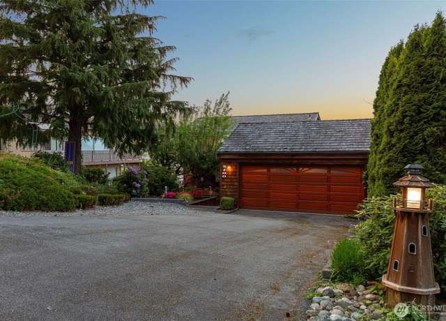 Property at 2180 Cove Dr, Oak Harbor, WA 98277, 3 beds, 3.5 baths