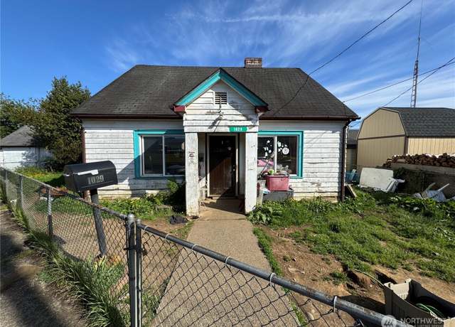 Property at 1029 Cleveland St, Aberdeen, WA 98520, 3 beds, 1 bath