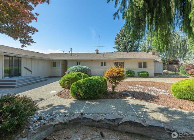 Property at 2265 5th St NE, East Wenatchee, WA 98802, 4 beds, 2 baths