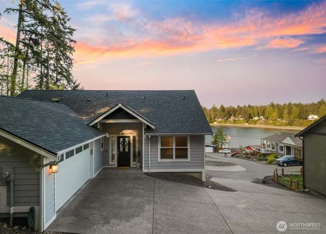 Property at 1717 Shorewood Dr, Bremerton, WA 98312, 3 beds, 3 baths