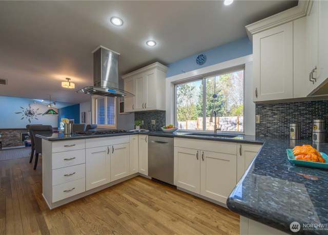 Property at 11518 167th Pl NE, Redmond, WA 98052, 4 beds, 2.5 baths