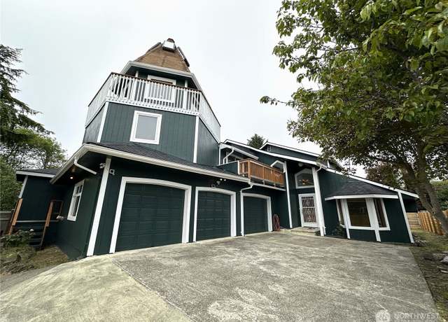 Property at 832 Whale Ct SW, Ocean Shores, WA 98569, 4 beds, 2.5 baths
